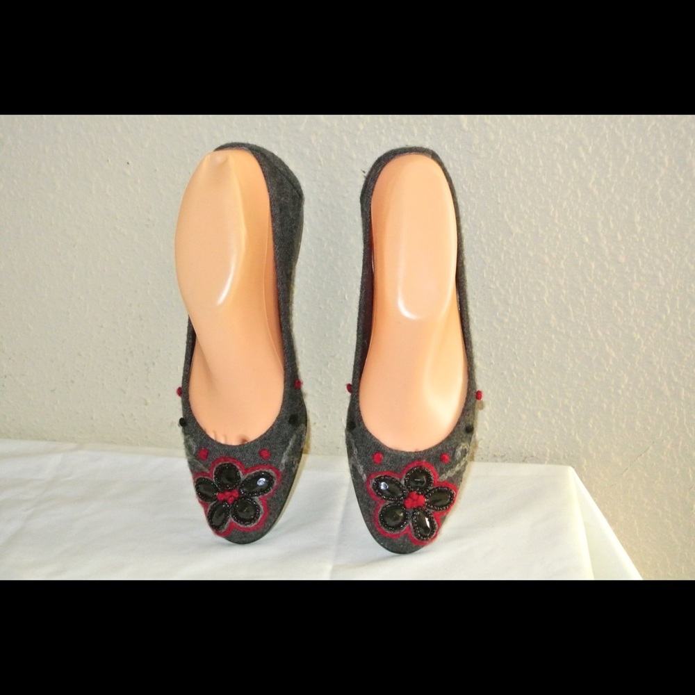 Brand new Stuart Weitzman flats size 6